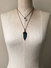 Load image into Gallery viewer, Electroformed Macaw Feather and Clear Quartz Druzy Layered Necklace