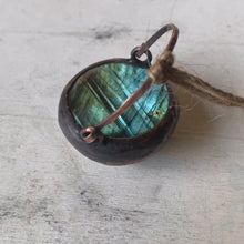 Load and play video in Gallery viewer, Labradorite Cauldron #1
