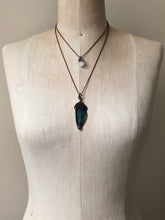 Load image into Gallery viewer, Electroformed Macaw Feather and Clear Quartz Druzy Layered Necklace
